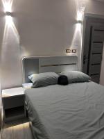 Modern downtown apt by Qaitbay Citadel Air condition with free WiFi and Balcony with side sea view - Ferienwohnung Alexandria