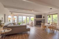 The BEST View Huge 3B 2B Apt w 2 Parking and Locker - B&B Mont-Tremblant