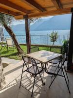 Peaceful Lakefront Garden - Bed and Breakfast Marone