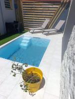 Villa Zawel, Terrace, Garden & Private Pool - Bed and Breakfast Petit-Bourg