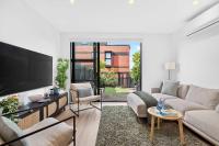 Serene 3BR Home Close to City & Parks Zodiak Stays - B&B Auckland
