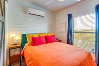 The Tiny Tejas with Pool and Hot Tub - B&B Austin