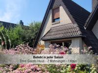 Dree Gevels Huus - Exklusives Deichhaus mit 2 separaten Fewo für 6 Personen - 350 m zur Nordsee - Gartenstrand, Sauna & Kamin - E-Ladestation - Ferienwohnung Harlesiel