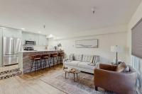 Renovated 1BR Ski-InOut Flat at Base of Alyeska - Chambres d'hôtes Girdwood