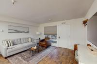 Renovated 1BR Ski-InOut Flat at Base of Alyeska - Chambres d'hôtes Girdwood