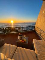 Classic Beachfront Gem - Cozy Coastal Living - Bed and Breakfast eMdloti