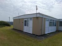 Waves And Woods Holiday Home - B&B Kidwelly