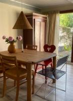 Cozy and stylish village house close to the sea - B&B Ommel