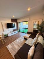 Love & Stay House - Wifi - AC - Swimming pool - By Bedzy - B&B Albufeira