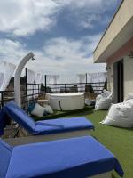 Appartamento Rapallo Sky Garden Maria Jose Liguria - Attico vista mare - Terraces - 2 bagni- 2 Camera da Letto - Box, Wi-fi, Idromassaggio Free inteiro Attico per Voi, con Ascensore - B&B Rapallo