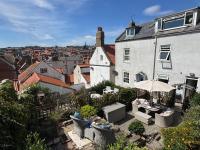 Voyagers View - Central Whitby Luxury with Coastal Views and Garden - B&B Whitby