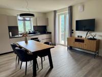 Appartamento con 1 Camera da Letto, Balcone e Vista Montagna 