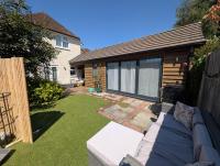 Stylish central Horsham residence with parking and hot tub - B&B Horsham