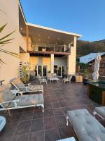 Phezulu Manor - Luxury Villa with Panoramic Views & 5 Terraces - B&B Gordon’s Bay
