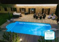 Piscine chauffée et jacuzzi - 4 adultes 4 enfants - B&B Montignac