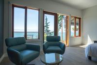 Oceanfront French Beach king bed studio firepit - B&B Shirley