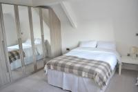 The Residence 3-Bed Apt Sleeps 6 with Parking - Bed and Breakfast Lancaster
