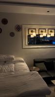 Cozy Studio in the Heart of the City with Tower Views & Private Outdoor Space - Chambres d'hôtes Riyad