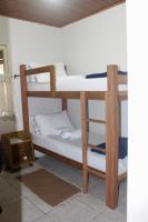 Tweepersoonskamer met 2 Aparte Bedden en Gedeelde Badkamer