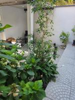 Lily Loggiadeifiori with private Patio near station, bus and swiss boarder - Chambres d'hôtes Côme