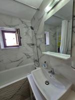 Modern apartment - B&B Vaslui