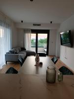 GT4 Apartment Safir - Chambres d'hôtes Privlaka
