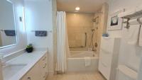 Privately Owned Room in Hotel at 567 Hornby St, Downtown Vancouver - Ferienwohnung Vancouver