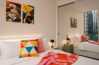3BR Retro CBD Retreat - Pool, Views & Free Parking - B&B Melbourne