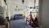 Apartamento de 1 dormitorio con balcón y vistas al agua 