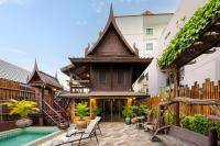 Authentic Thai Villa with Open-Air Living & Pool-Central-Huahin - Chambres d'hôtes Hua Hin