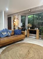 Spacious 3BR Family Home Sleeps 6 Crestmead - Chambres d'hôtes Mauriceton