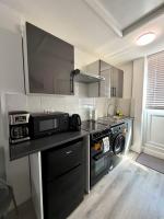 Modern Studio with Free Parking Near City Airport and ExCeL - Bed and Breakfast Londen