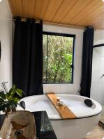 Chalé Studio Haven, microcasa com Mezanino e banheira - B&B Lumiar