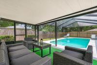Stunning Heated Pool House Close to Tampa & Casino - Bed and Breakfast Seffner