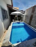 Casa com Piscina Privativa e 3 Quartos 1 Suíte- Pet Friendly e Garagem no Centro - Bed and Breakfast Delfinópolis