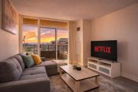 Stylish 2BR with Great View! Steps from Square One - Ferienwohnung Mississauga