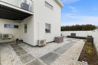 Sola Beach Stay - Private Entrance & Parking - Ferienwohnung Sola