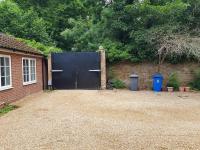 Gated Historic Cottage near Heathrow & Windsor - B&B Horton