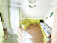 Dreibettzimmer mit Balkon