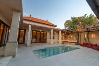 Villa Madalena 4BR Family Villa w Pool Walk to best Beach & Cafe - B&B Canggu