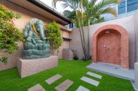 Villa Madalena 4BR Family Villa w Pool Walk to best Beach & Cafe - B&B Canggu