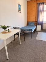 MonteurOase Einzelbetten Hof Waschmaschine Wlan Küche Bad SmartTV Parkplatz K2B - B&B Halberstadt