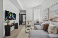 Modern 2BR apartment with free parking sleeps 5 - Ferienwohnung Toronto
