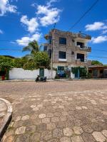 Ocean View Apartment with Private Balcony Near the Beach - Ferienwohnung Puerto Baquerizo Moreno