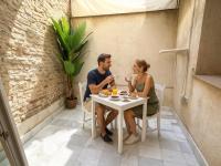 Apartamento en Triana para 4 personas Patio Privado A 5 min Puente Triana - Chambres d'hôtes Séville