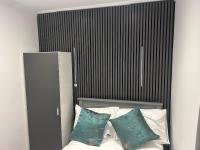 Gillingham Five bedroom house with garden and free parking - B&B Gillingham