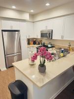 Peaceful Spacious King Bed Getaway in Playa Vista - B&B Los Angeles