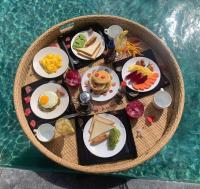 Digital Nomads! Couples! Modern Explorers! A Fresh LuxXe Hideaway in Prime Canggu for 10 - Bed and Breakfast Canggu