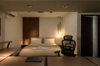 Philosopher's Oasis, 30sec to ZhongXiao Dunhua MRT 哲思淨地 忠孝敦化站步行30秒 - Chambres d'hôtes Taipei
