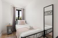 Inviting 3BR with Balcony near Canary Wharf - Ferienwohnung London